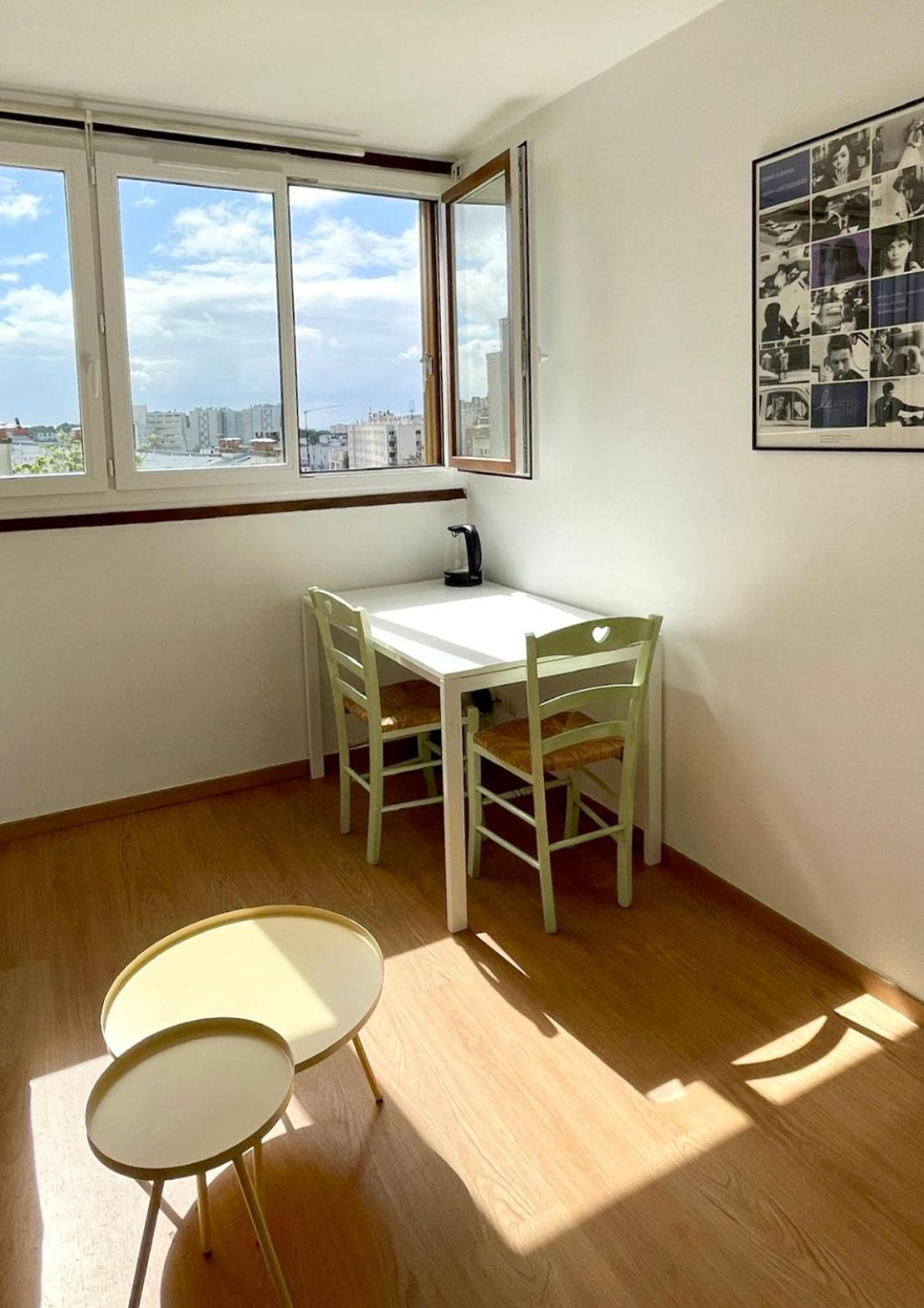 Charming Bright Sunny Studio In Belleville Paris Exterior photo